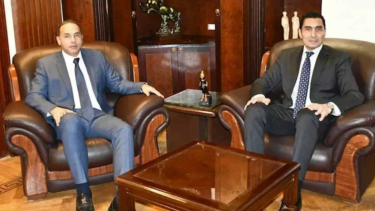 وزير الشباب والرياضة ورئيس الرقابة المالية يبحثان سبل تعزيز التعاون المشترك بينهما